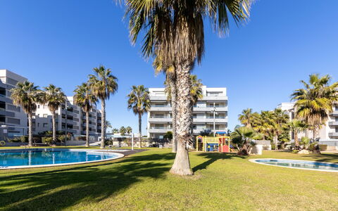 Nova Torredembarra: Plant, Sky, Water, Building, Tree, Arecales, Condominium, Leisure, Urban Design, Grass