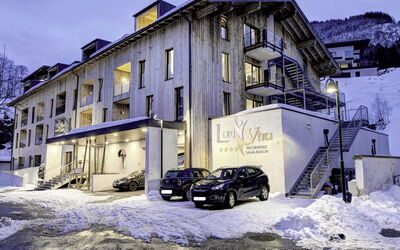 Lorenzo In4 Saalbachblick 990.4: Sky, Building, Snow, Wheel, Window, Vehicle, Car, Tree, House