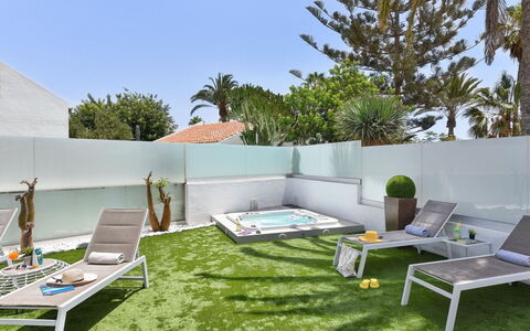 Playa del Ingles Mc: Plant, Sky, Property, Water, Tree, Azure, Building, Architecture, Arecales, Residential Area