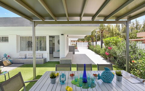 Bungalow San Agustin Et1: Plant, Sky, Property, Water, Tree, Azure, Building, Architecture, Arecales, Residential Area