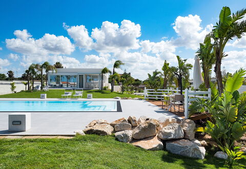 Casa Biancoverde - Marsala, Sicilia: Cloud, Sky, Plant, Building, Land Lot, Swimming Pool, Arecales, Water, Grass, Tree