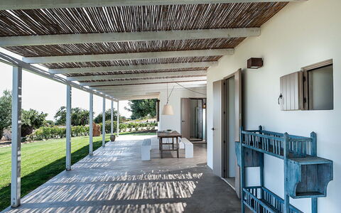 Isolina Bianca - Scicli, Sicilia: Plant, Property, Shade, Interior Design, Wood, Porch, Flooring, Floor, Chair, Condominium
