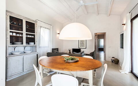 Isolina Verde - Scicli, Sicilia: Furniture, Table, Property, Chair, Building, Architecture, Wood, Interior Design, Living Room, Flooring