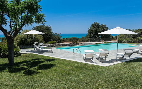 Isolina Verde - Scicli, Sicilia: Water, Plant, Sky, Tree, Swimming Pool, Outdoor Furniture, Shade, Sunlounger, Arecales, Rectangle