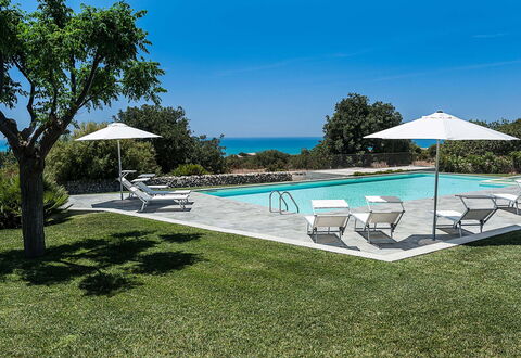 Isolina Verde - Scicli, Sicilia: Water, Plant, Sky, Tree, Swimming Pool, Outdoor Furniture, Shade, Sunlounger, Arecales, Rectangle