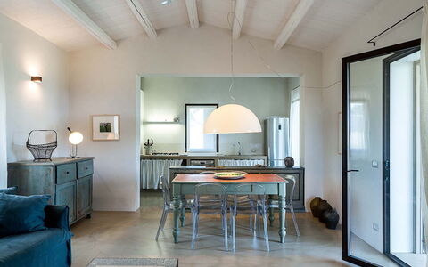 Isolina Rossa - Scicli, Sicilia: Table, Wood, Interior Design, Building, Floor, Flooring, House, Couch, Living Room