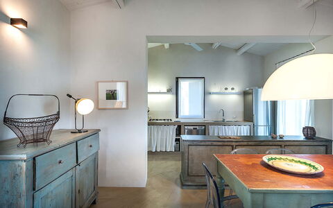 Isolina Rossa - Scicli, Sicilia: Table, Furniture, Cabinetry, Interior Design, Wood, Kitchen, Flooring, Floor, Drawer, Hardwood
