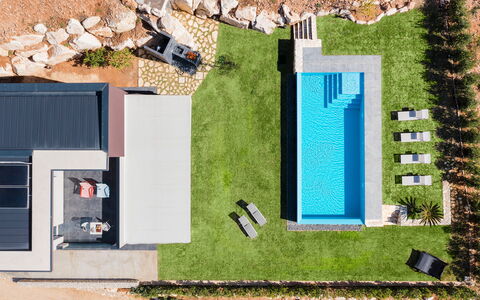 Villa Cinema - Castellammare Del Golfo, Sicilia: Building, Plant, Green, Azure, Wood, Land Lot, Rectangle, Urban Design, Grass, House
