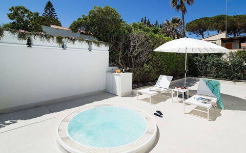 Mariposa - Fontane Bianche, Sicilia: Property, Plant, Sky, Water, Building, Azure, Tree, Outdoor Furniture, Seaside Resort, Shade
