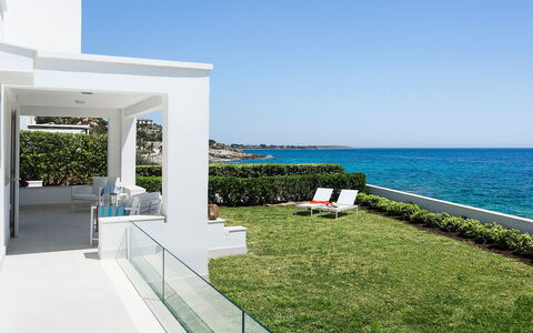 Mariposa - Fontane Bianche, Sicilia: Water, Sky, Property, Azure, Plant, Shade, Land Lot, Building, Urban Design, Rectangle
