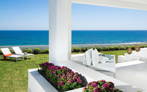 Mariposa - Fontane Bianche, Sicilia: Water, Plant, Sky, Property, Flower, Building, Nature, Shade, Interior Design, Outdoor Furniture