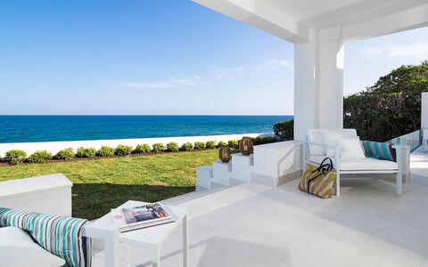 Mariposa - Fontane Bianche, Sicilia: Building, Sky, Property, Furniture, Water, Plant, Azure, Shade, Table, Outdoor Furniture
