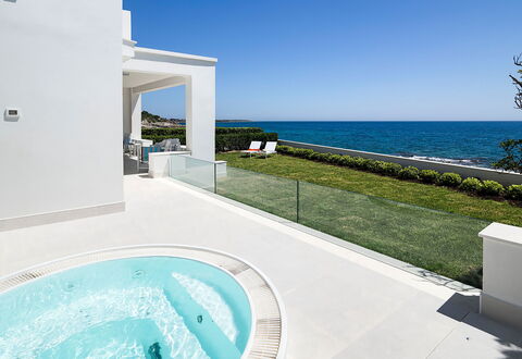 Mariposa - Fontane Bianche, Sicilia: Water, Sky, Property, Building, Azure, Plant, Swimming Pool, Shade, Leisure, Aqua