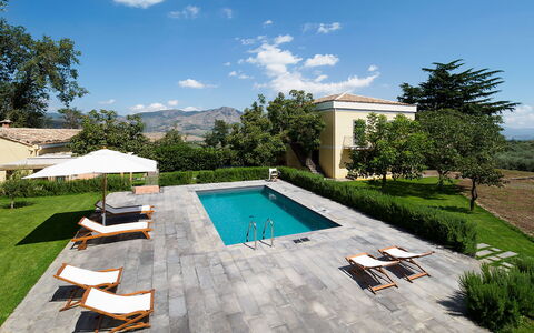 Villa Tranquilla - Randazzo, Sicilia: Sky, Cloud, Plant, Water, Property, Swimming Pool, Azure, Tree, Outdoor Furniture, Umbrella