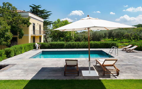 Villa Tranquilla - Randazzo, Sicilia: Plant, Water, Property, Swimming Pool, Sky, Cloud, Building, Tree, Shade, Rectangle