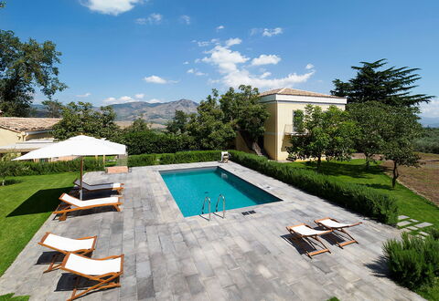 Villa Tranquilla - Randazzo, Sicilia: Sky, Cloud, Plant, Water, Property, Swimming Pool, Azure, Tree, Outdoor Furniture, Umbrella