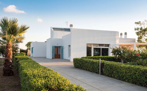 Villa Chiara - Paceco, Sicilia: Plant, Sky, Property, Building, Cloud, Window, Tree, Land Lot, Door, House