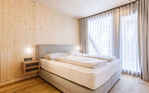 Turracher Höhe 160: Ceiling, Room, Hardwood, Bedroom, Wood Stain, Wood Flooring, Plank, Hotel
