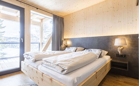 Turracher Höhe 160: Bedroom, Hardwood, Winter, Bedding, Bed Frame, Bed, Plank, Log Cabin, Hotel, Bed Sheet