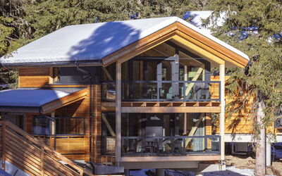 Accommodation:&nbsp;Superior # 1 Sauna & Hot Tub 160.2
