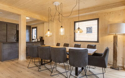 Superior #17 mit Sauna & Hot Tub 160.25: Furniture, Flooring, Interior Design, Wood, Floor, Ceiling, Wood Flooring, Table, Kitchen & Dining Room Table, Dining Room