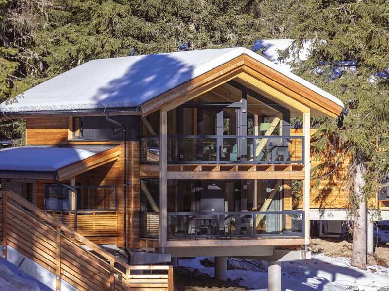 Accommodation:&nbsp;Superior # 1 Sauna & Hot Tub 160.2