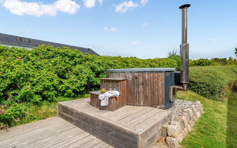 Majken - 225M from the Sea: Deck, Garden, Hardwood, Wood Stain, Backyard, Yard, Landscaping, Outdoor Structure, Outdoor Furniture, Plank