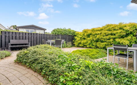 Majken - 225M from the Sea: Shrub, Garden, Groundcover, Hedge, Landscaping, Shade, Lawn, Estate, Yard, Walkway