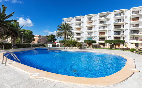 Las Mimosas: Sky, Plant, Building, Window, Tree, Swimming Pool, House, Residential Area, Leisure, Urban Design