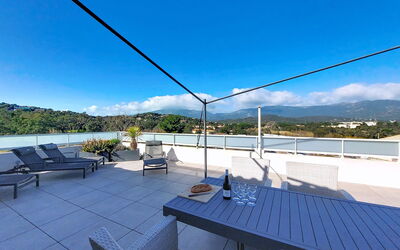 Accommodation:&nbsp;La Boétie 144.2