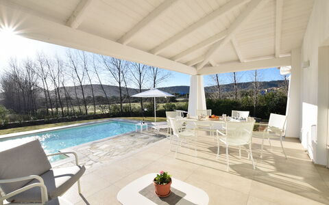 Villa Helios - Budoni, Sardegna: Plant, Water, Property, Furniture, Sky, Table, Shade, Interior Design, Architecture, Swimming Pool