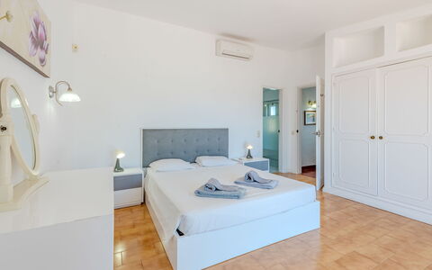 Libertos V4 - Vip Properties: Interior Design, Flooring, Floor, Furniture, Ceiling, Room, Bedroom, Apartment, Bed, Bedding