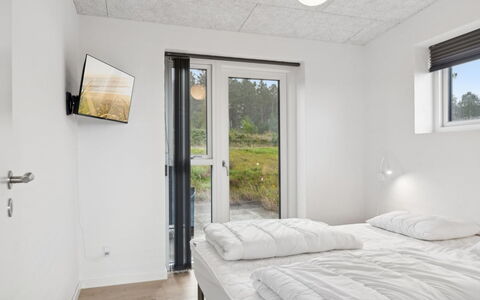 Ann - 1.3Km from the Sea: Wall, Wood, Ceiling, Interior Design, Bedroom, Home, Bed, Room, Apartment, Bed Frame