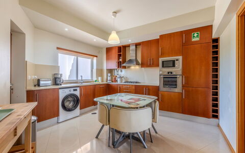 Aguia M T2 - Vip Properties: Flooring, Floor, Wood, Kitchen, Interior Design, Ceiling, Cabinetry, Furniture, Countertop, Apartment