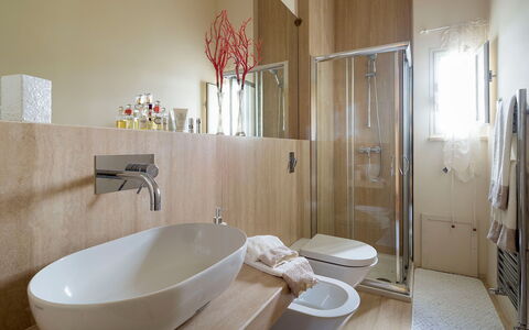 Casa Fiore - Salemi, Sicilia: Brown, Tap, Mirror, Plumbing Fixture, Sink, Property, Bathroom Sink, Bathroom, Wood, Architecture