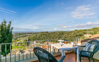 Casale Marittimo 305: Water, Sky, Cloud, Azure, Building, Architecture, Swimming Pool, Urban Design, Leisure, Shade