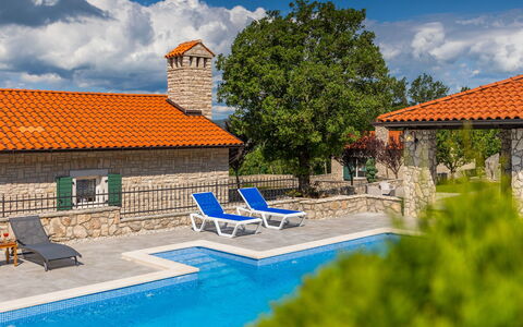 Villa Škavre: Cloud, Water, Sky, Building, Furniture, Plant, Azure, Swimming Pool, Outdoor Furniture, Tree