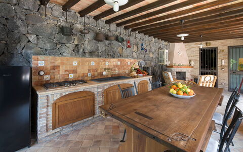 Oasi Verde - Santa Maria La Stella, Sicilia: Table, Furniture, Property, Couch, Wood, Interior Design, Chair, Living Room, Houseplant, Floor