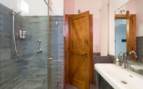 Oasi Verde - Santa Maria La Stella, Sicilia: Plumbing Fixture, Mirror, Tap, Property, Sink, Shower Door, Shower Head, Shower, Building, Bathroom