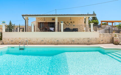 Villa Vistamare - Montallegro, Sicilia: Water, Sky, Property, Swimming Pool, Building, Blue, Azure, Shade, Leisure, Composite Material