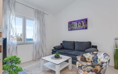 Tramonto 187.2: Furniture, Couch, Property, Table, Plant, Azure, Living Room, Interior Design, Houseplant, Window