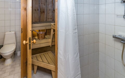 Villa Saaruakuja 3 As.1: Bathroom, Flooring, Plumbing Fixture, Wood, Floor, Interior Design, Plumbing, Toilet, Shower, Room