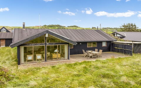 Gidske - 300M from the Sea: Wood, Flooring, Interior Design, Floor, Furniture, Wood Flooring, Room, Ceiling, Wood Stain, Hardwood
