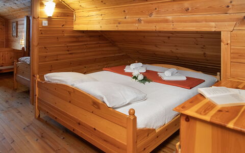 Kil-Ukru: Wood, Interior Design, Ceiling, Floor, Flooring, Furniture, Room, Bedroom, Bed, Attic