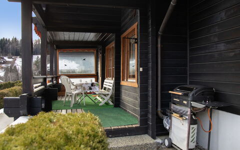 Kil-Ukru: Wood, Door, Wood Stain, Hardwood, Cottage, Siding, Porch, Plank, Log Cabin, Yard