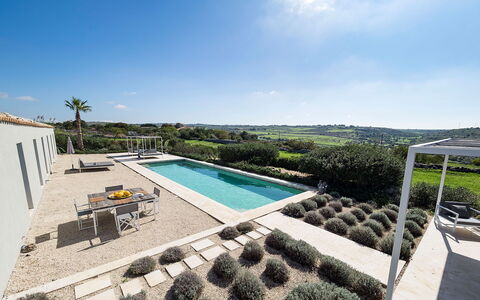 Villa Carmelita - Ragusa, Sicilia: Sky, Water, Cloud, Swimming Pool, Plant, Building, Rectangle, Condominium, Urban Design, Tree