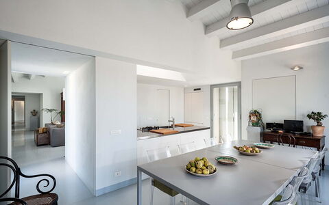 Villa Carmelita - Ragusa, Sicilia: Table, Property, Furniture, Houseplant, Interior Design, Kitchen, Wood, Food, Living Room, Floor