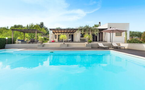 Casa Cortese - Noto, Sicilia: Water, Sky, Plant, Property, Cloud, Swimming Pool, Azure, Tree, Leisure, Shade