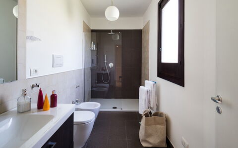 Casa Cortese - Noto, Sicilia: Property, Sink, Tap, Plumbing Fixture, Building, Wood, Mirror, Bathroom Cabinet, Bathroom, Floor