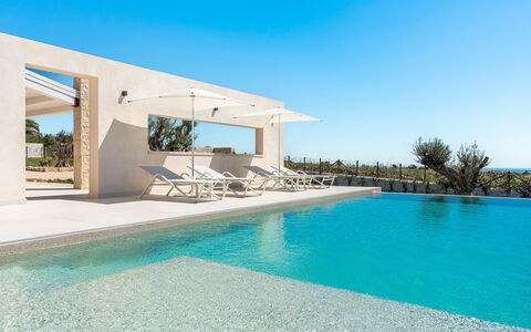 Villa Argento - Rosolini, Sicilia: Water, Sky, Plant, Blue, Swimming Pool, Azure, Shade, Tree, Building, Composite Material